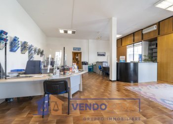 Commercial Premises Busca - photo 9