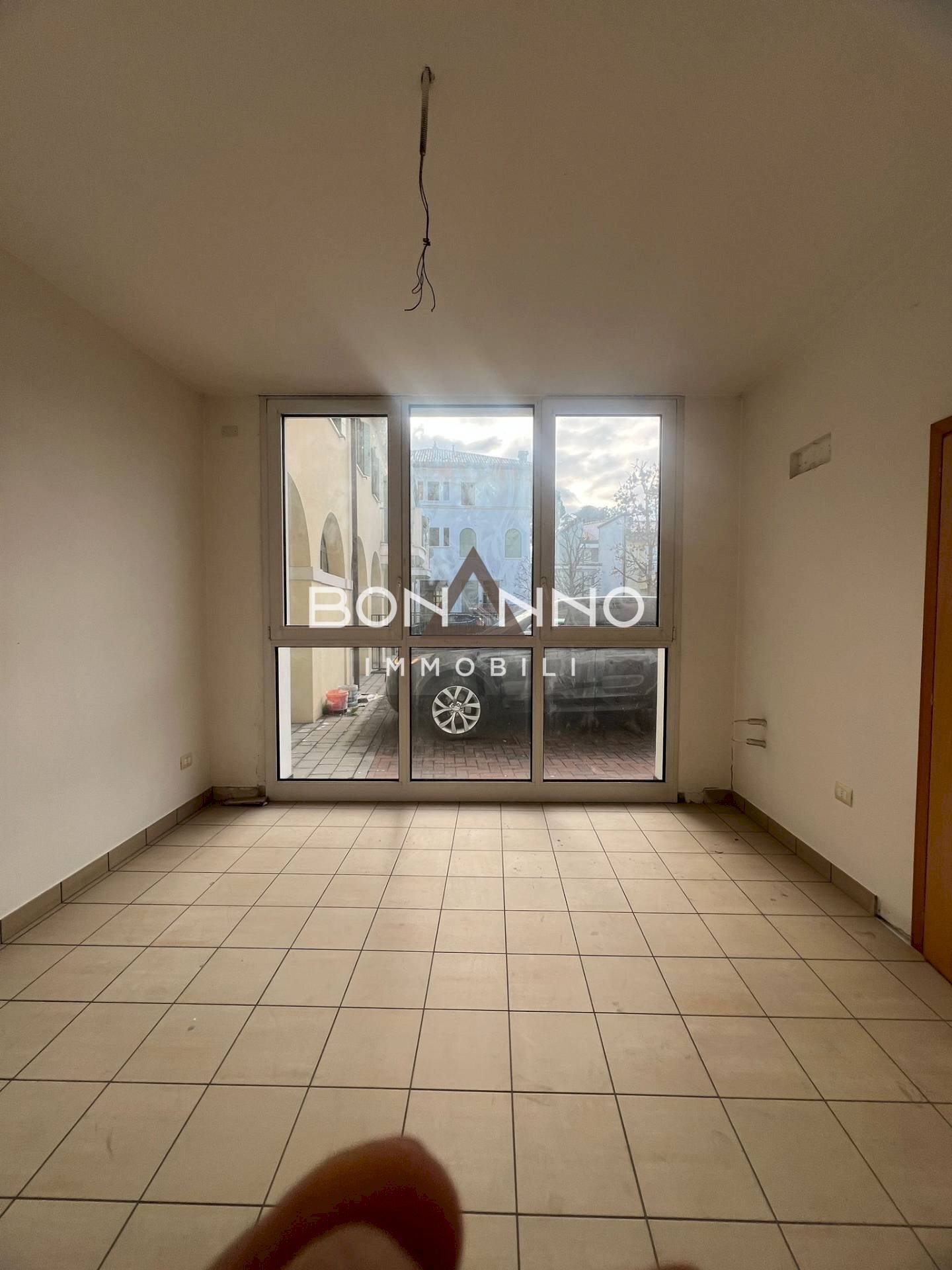 Foto 2 - Locale Commerciale via le filande
16, Rossano Veneto - foto 2