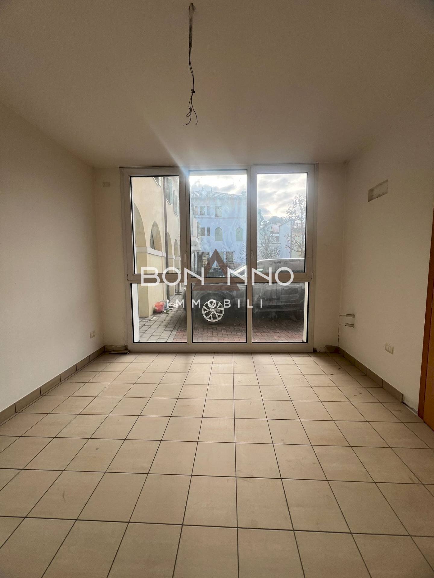 Foto 3 - Locale Commerciale via le filande
16, Rossano Veneto - foto 3