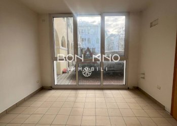 Foto 3 - Locale Commerciale via le filande
 
16, Rossano Veneto - foto 3