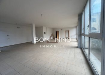 Foto 6 - Locale Commerciale via le filande
 
16, Rossano Veneto - foto 6