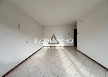 Foto 10 - Locale Commerciale via le filande
 
16, Rossano Veneto - foto 10