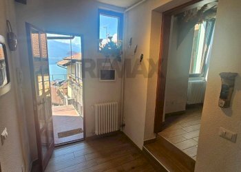 Hall / corridoio - Trilocale VIA FRAZIONE LEZZENO
 
37, Bellano - foto 4