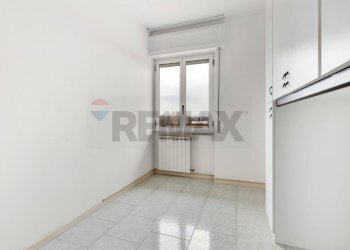 Stanza vuota - Quadrilocale Piazza Giovanni XXIII
 
71, Senago - foto 4