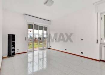 Stanza vuota - Quadrilocale Piazza Giovanni XXIII
 
71, Senago - foto 11