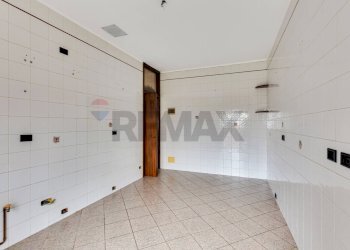 Stanza vuota - Quadrilocale Piazza Giovanni XXIII
 
71, Senago - foto 24