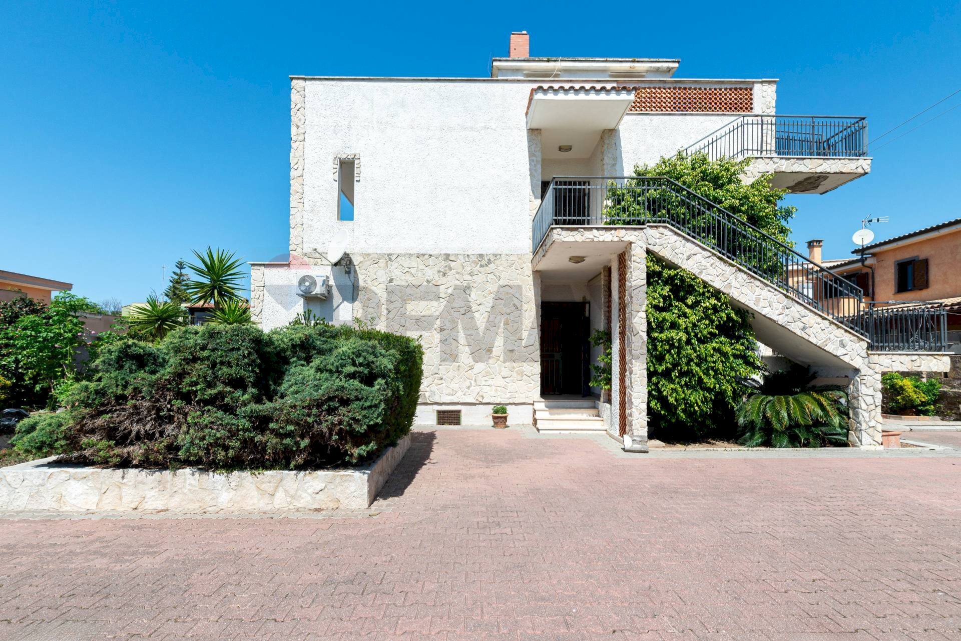 Casa all\'aperto - Villa Via Lago d'Iseo
 
2, Pomezia - photo 1