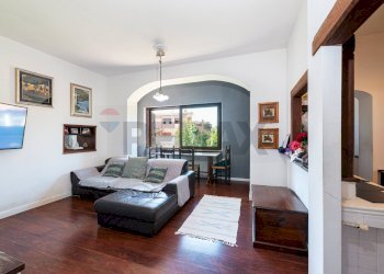 Sala da pranzo - Villa Via Lago d'Iseo
 
2, Pomezia - foto 3