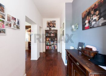 Hall / corridoio - Villa Via Lago d'Iseo
 
2, Pomezia - foto 8