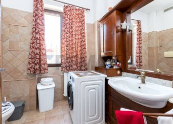 Bagno - Villa Via Lago d'Iseo
 
2, Pomezia - foto 15