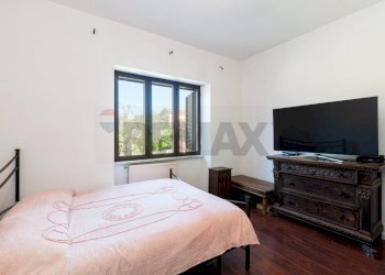 Camera / camera da letto - Villa Via Lago d'Iseo
 
2, Pomezia - foto 17