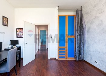 Camera / camera da letto - Villa Via Lago d'Iseo
 
2, Pomezia - foto 25