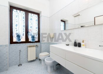 Bagno - Villa Via Lago d'Iseo
 
2, Pomezia - foto 26