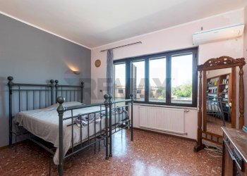 Camera / camera da letto - Villa Via Lago d'Iseo
 
2, Pomezia - foto 31