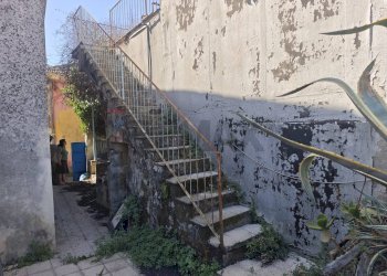 Scale - Casa indipendente Via Balsamo Civita
 
39, Zafferana Etnea - foto 9