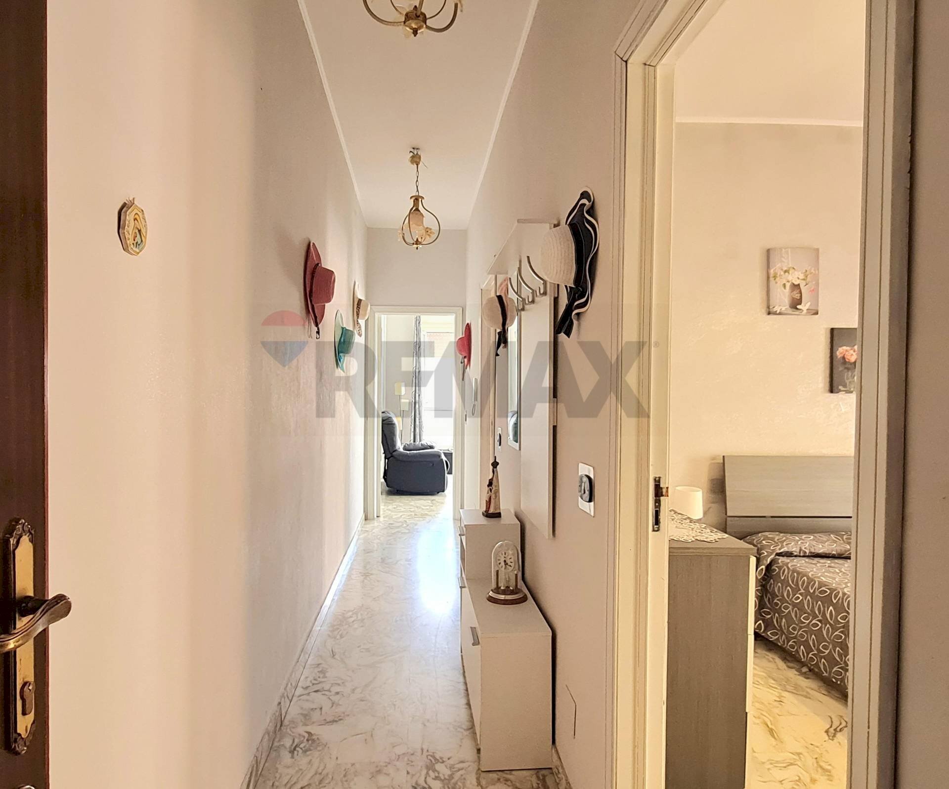 Hall / corridoio - Three-room apartment via degli operai
 
85, Lentini - photo 1
