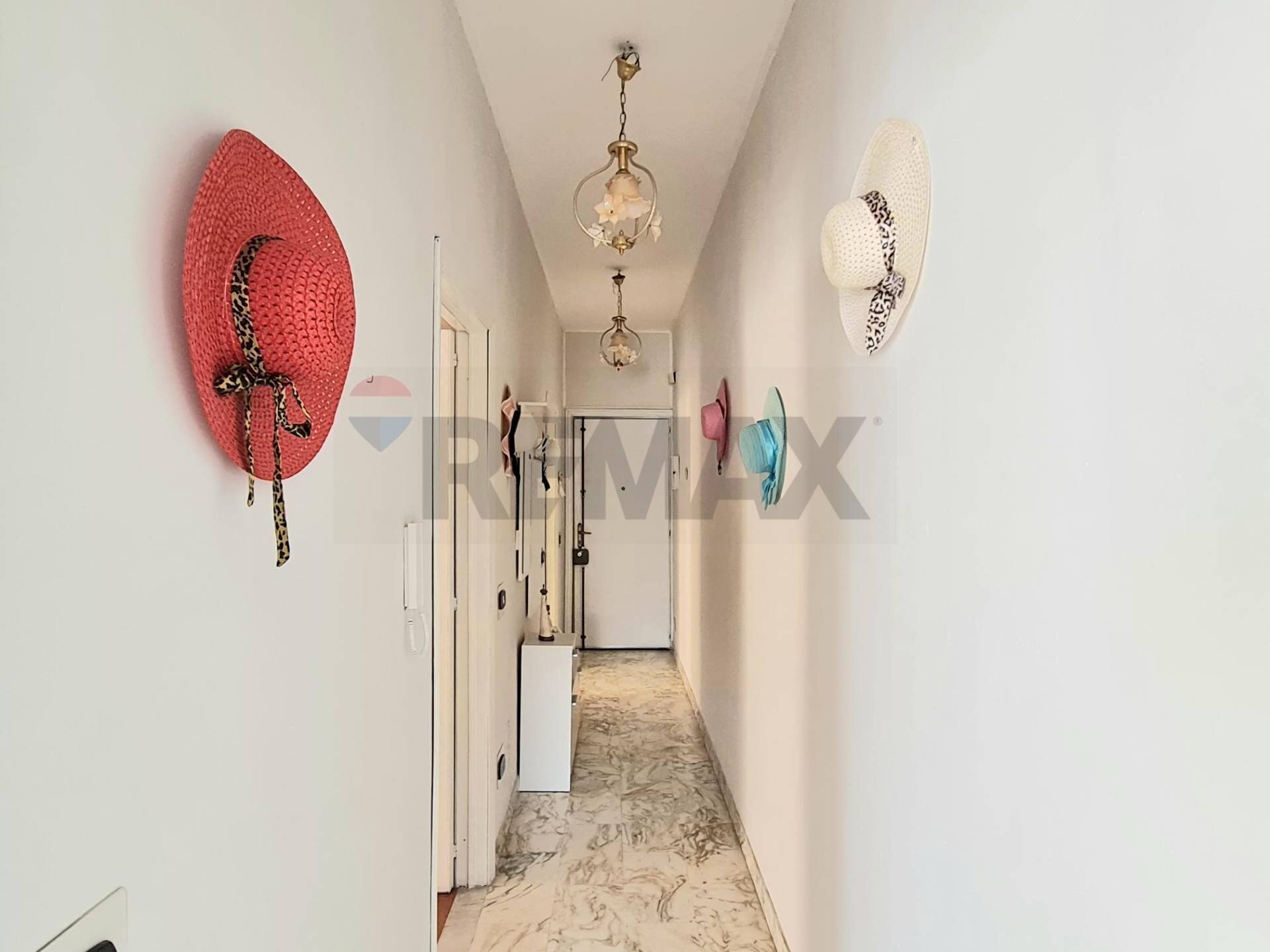 Hall / corridoio - Three-room apartment via degli operai
 
85, Lentini - photo 2