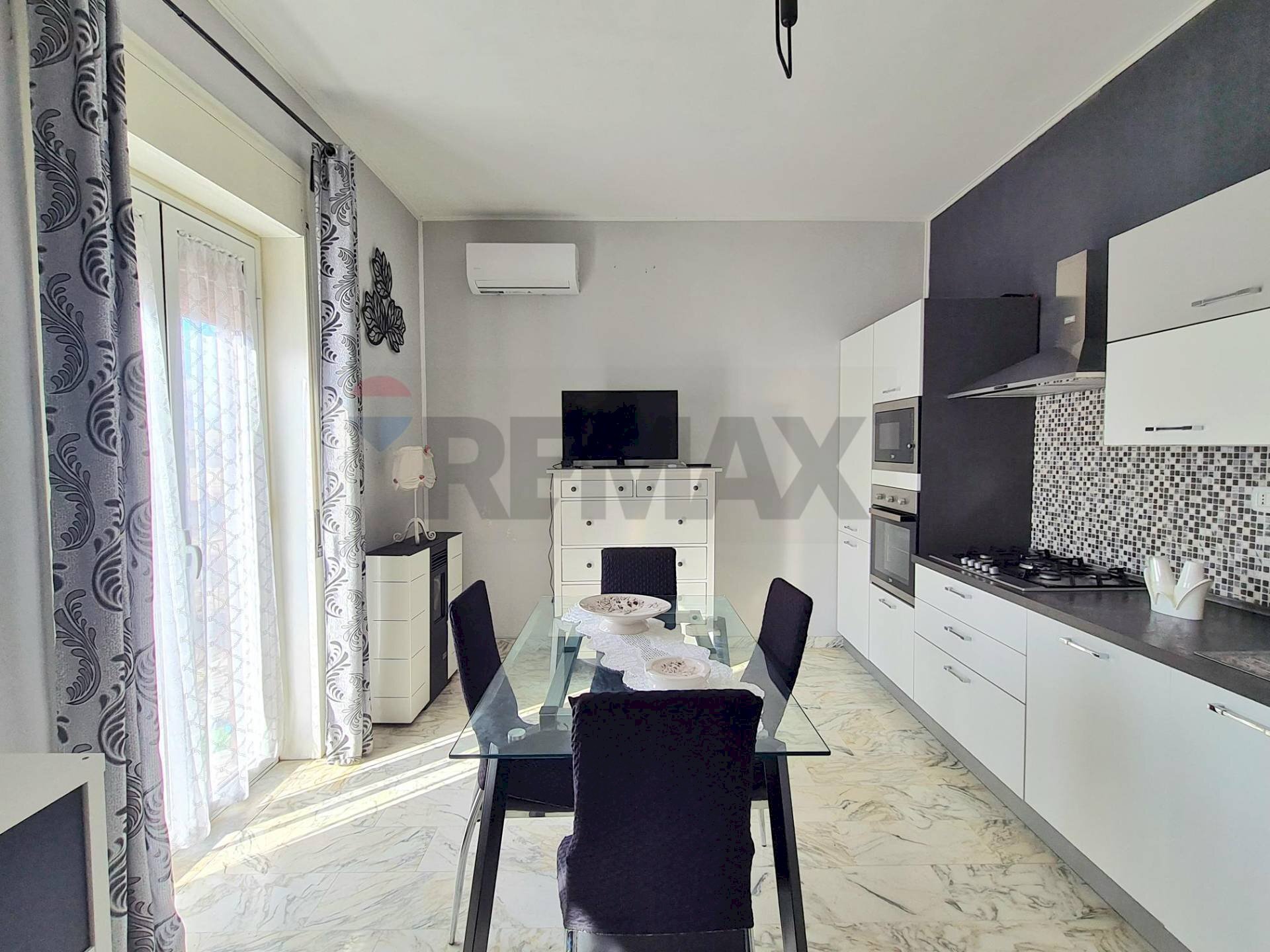 Sala da pranzo - Three-room apartment via degli operai
 
85, Lentini - photo 3