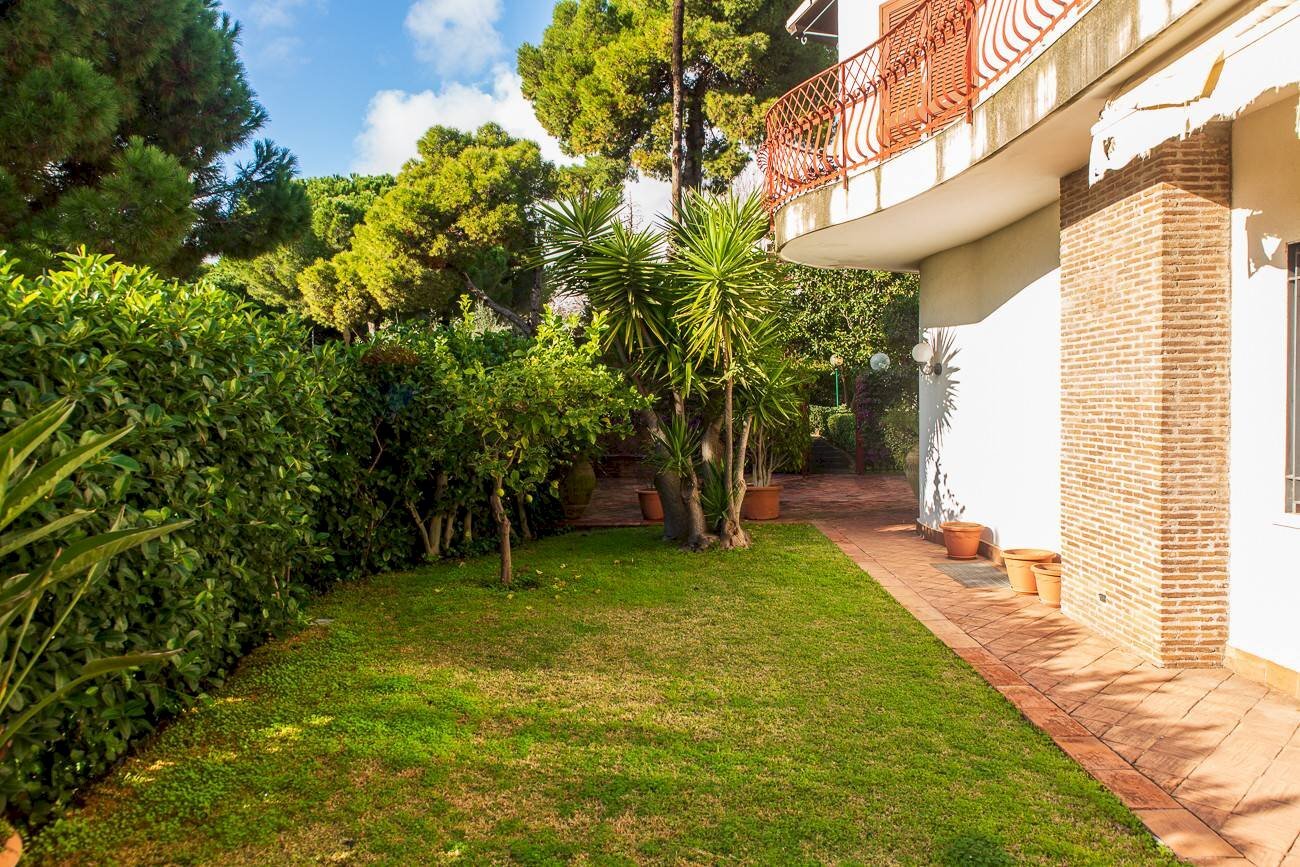 Giardino - Villa VIA BARRIERA DEL BOSCO
5, Sant'Agata Li Battiati - photo 3