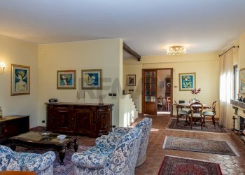 Sala da pranzo - Villa VIA BARRIERA DEL BOSCO
 
5, Sant'Agata Li Battiati - foto 5