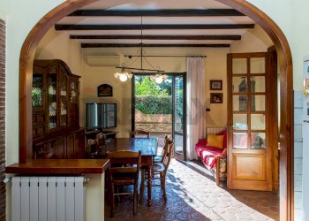 Sala da pranzo - Villa VIA BARRIERA DEL BOSCO
 
5, Sant'Agata Li Battiati - foto 10