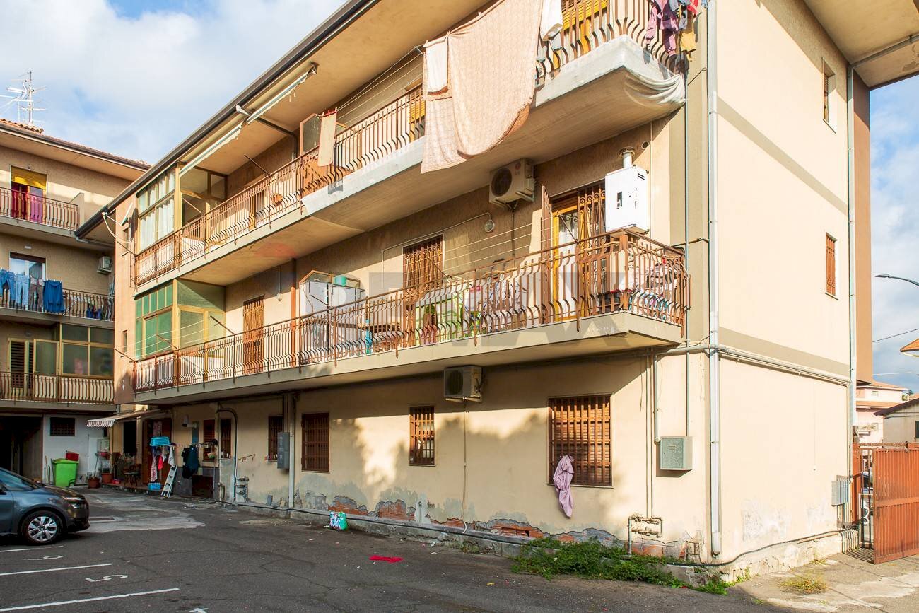 Edificio all\'aperto - Quadrilocale Via IV Novembre
 
126, Aci Catena - foto 2