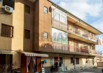 Edificio all\'aperto - Quadrilocale Via IV Novembre
 
126, Aci Catena - foto 3