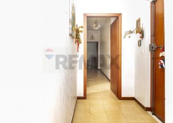 Hall / corridoio - Quadrilocale Via IV Novembre
 
126, Aci Catena - foto 13