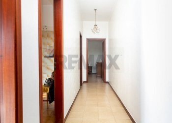 Hall / corridoio - Quadrilocale Via IV Novembre
 
126, Aci Catena - foto 19