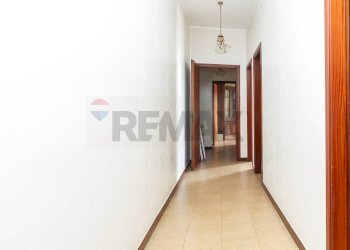 Hall / corridoio - Quadrilocale Via IV Novembre
 
126, Aci Catena - foto 20