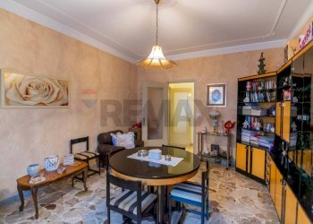 Sala da pranzo - Trilocale Via Timparello
 
22, Mascalucia - foto 9