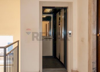 Hall / corridoio - Box Via Allegria
 
26, Catania - foto 9