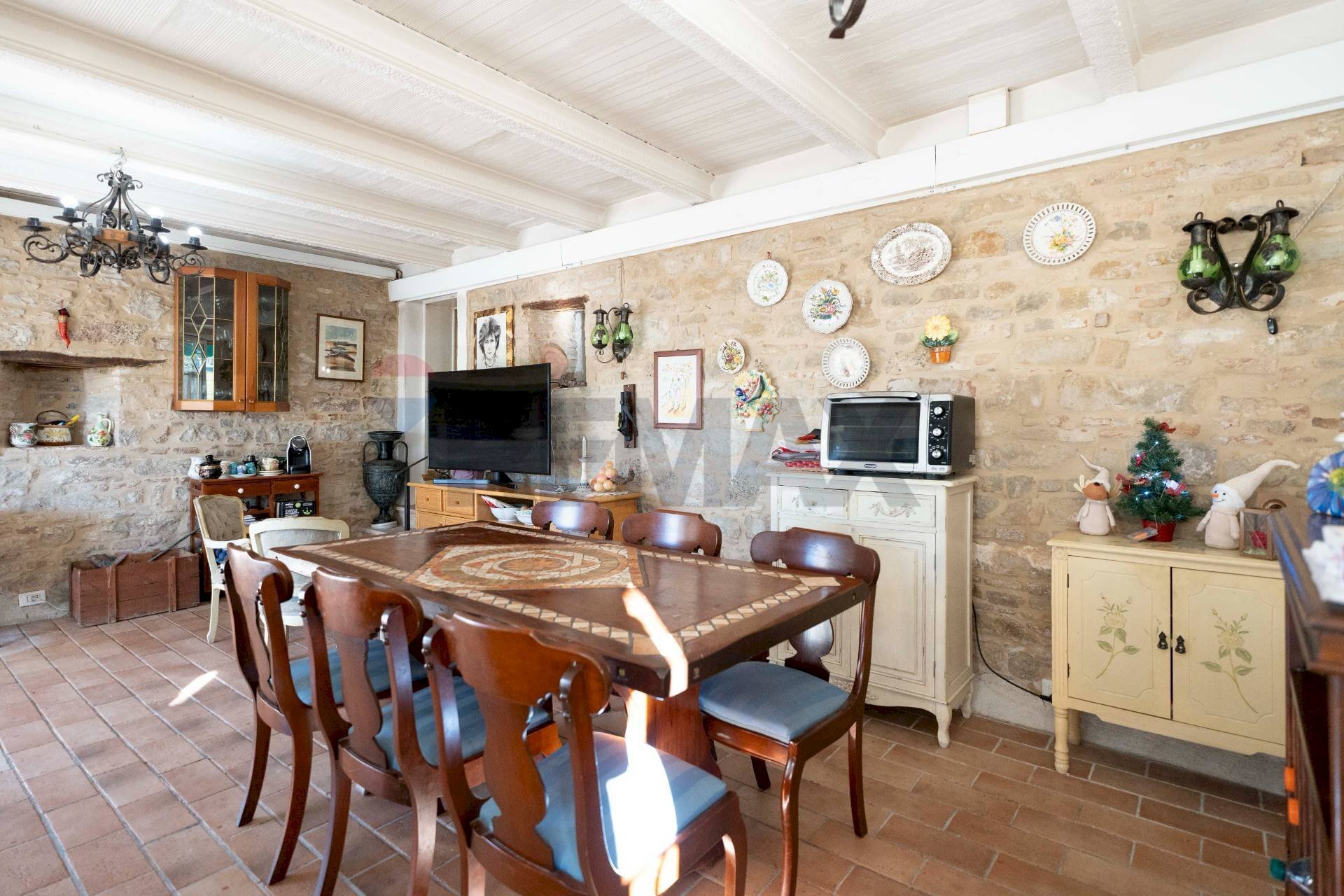Sala da pranzo - Semi-detached house Via Eremiti
 
6, Cupramontana - photo 1