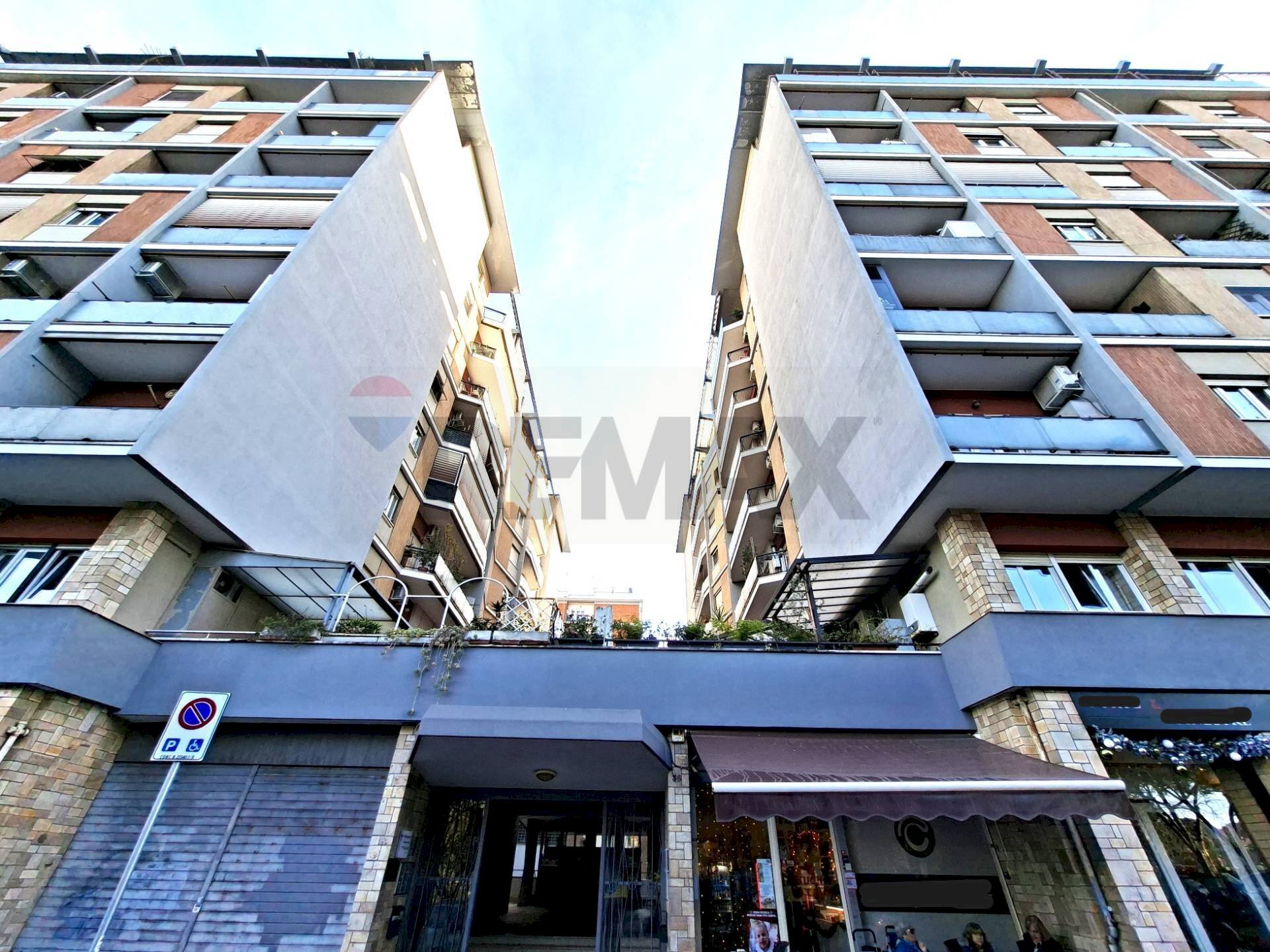 Edificio all\'aperto - Bilocale Via Badia di Cava, Roma - foto 1