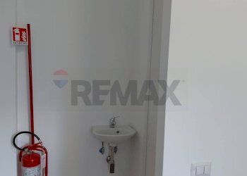 Bagno - Negozio via Pescosolido
 
178, Roma - foto 15