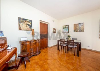 Sala da pranzo - Quadrilocale Via Della Sibilla
 
29, Catania - foto 5