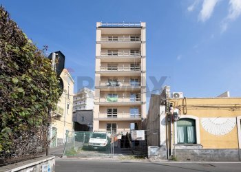 Edificio all\'aperto - Quadrilocale Via Claudio Claudiano
 
2, Catania - foto 1