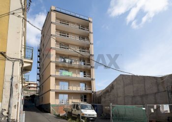 Edificio all\'aperto - Quadrilocale Via Claudio Claudiano
 
2, Catania - foto 2