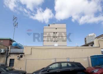 Edificio all\'aperto - Quadrilocale Via Claudio Claudiano
 
2, Catania - foto 94