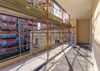 Balcone - Quadrilocale Via Claudio Claudiano
 
2, Catania - foto 18