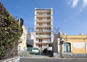Edificio all\'aperto - Quadrilocale Via Claudio Claudiano
 
2, Catania - foto 1