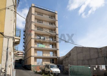 Edificio all\'aperto - Quadrilocale Via Claudio Claudiano
 
2, Catania - foto 2