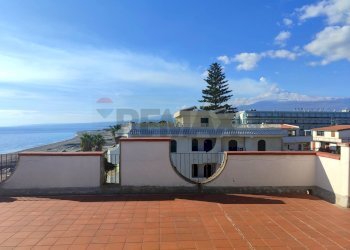 Terrazza - Trilocale Via Recanati
 
11, Giardini-Naxos - foto 2