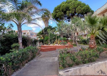 Giardino - Trilocale Via Recanati
 
11, Giardini-Naxos - foto 24