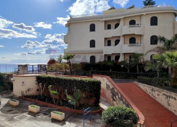 Edificio all\'aperto - Trilocale Via Recanati
 
11, Giardini-Naxos - foto 25