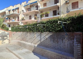 Edificio all\'aperto - Trilocale Via Recanati
 
11, Giardini-Naxos - foto 50