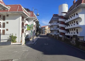 Edificio all\'aperto - Trilocale Via Recanati
 
11, Giardini-Naxos - foto 54