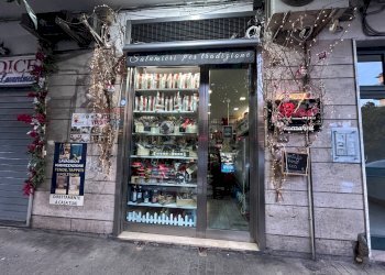 Edificio all\'aperto - Attività Commerciale Via De Vito Maurizio Piscicelli
114, Napoli - foto 1