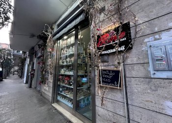 Edificio all\'aperto - Attività Commerciale Via De Vito Maurizio Piscicelli
114, Napoli - foto 2