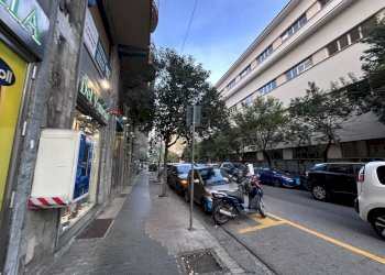 Edificio all\'aperto - Attività Commerciale Via De Vito Maurizio Piscicelli
114, Napoli - foto 17
